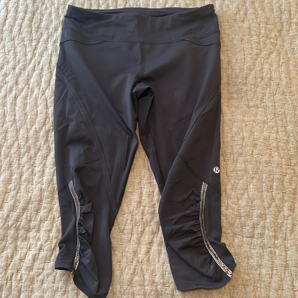 Lululemon 17” Crop Legging Size 6, Black